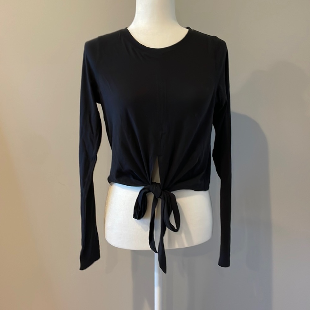 Black Lululemon long sleeve tie at the waist size 6